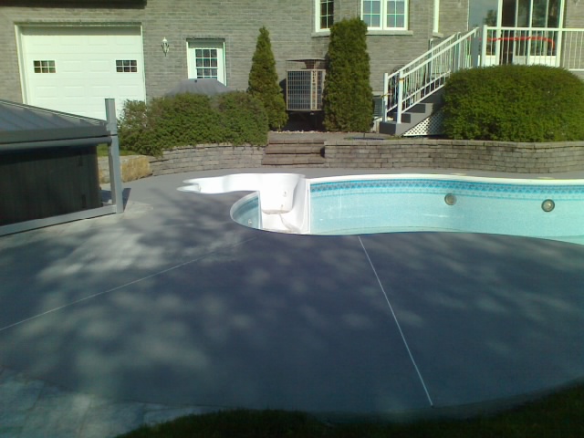 Réparation de béton de dalle et contours de piscines.